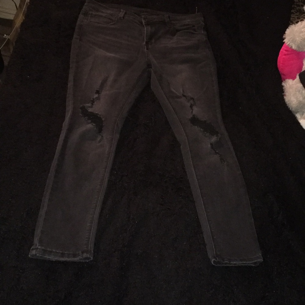 Distressed jeans/jeggings